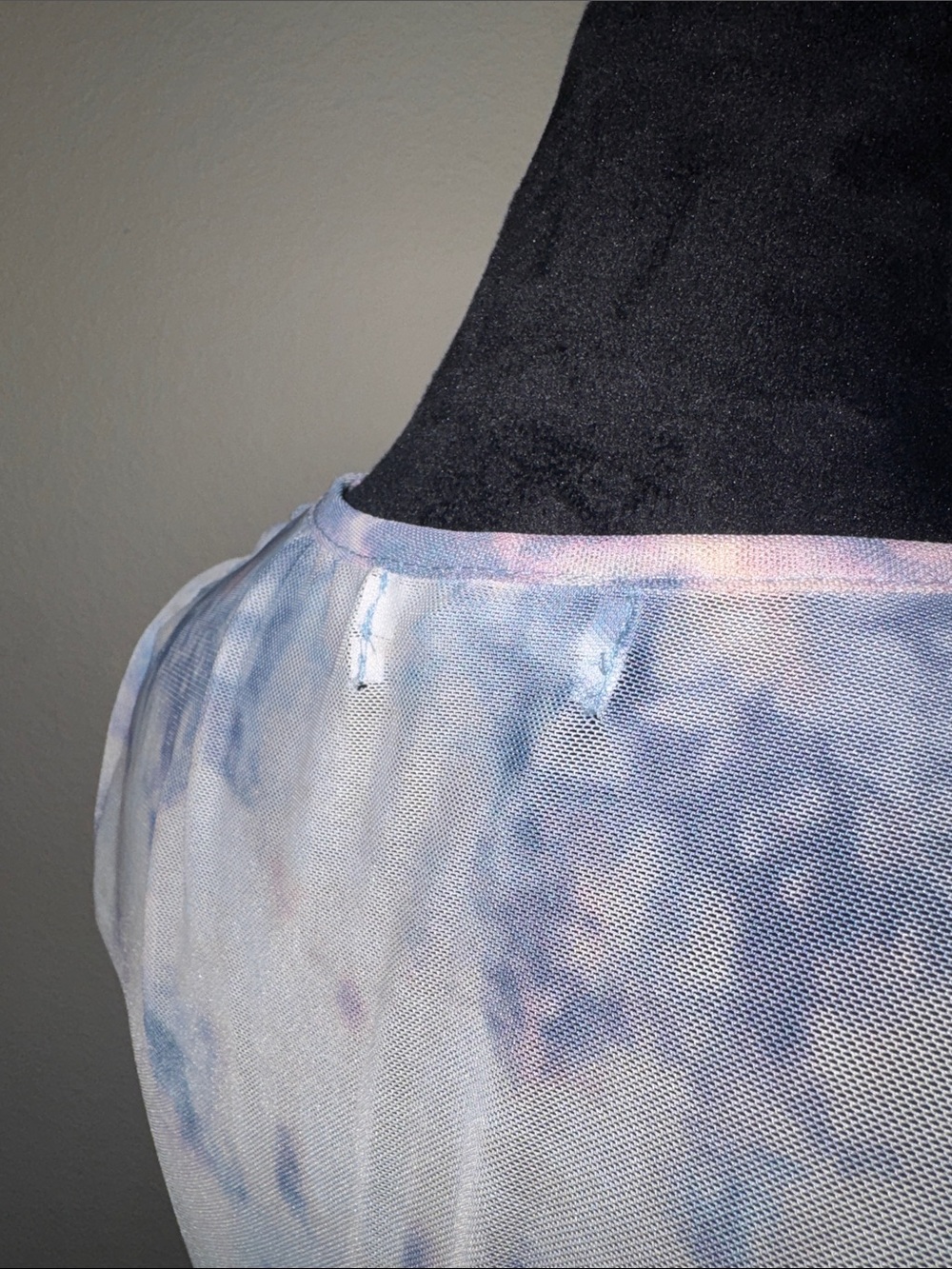 😎💕Urban Outfitters Pastel Tie-Dye Ruffle Sleeve Mesh Crop Top - Picture 8 of 8
